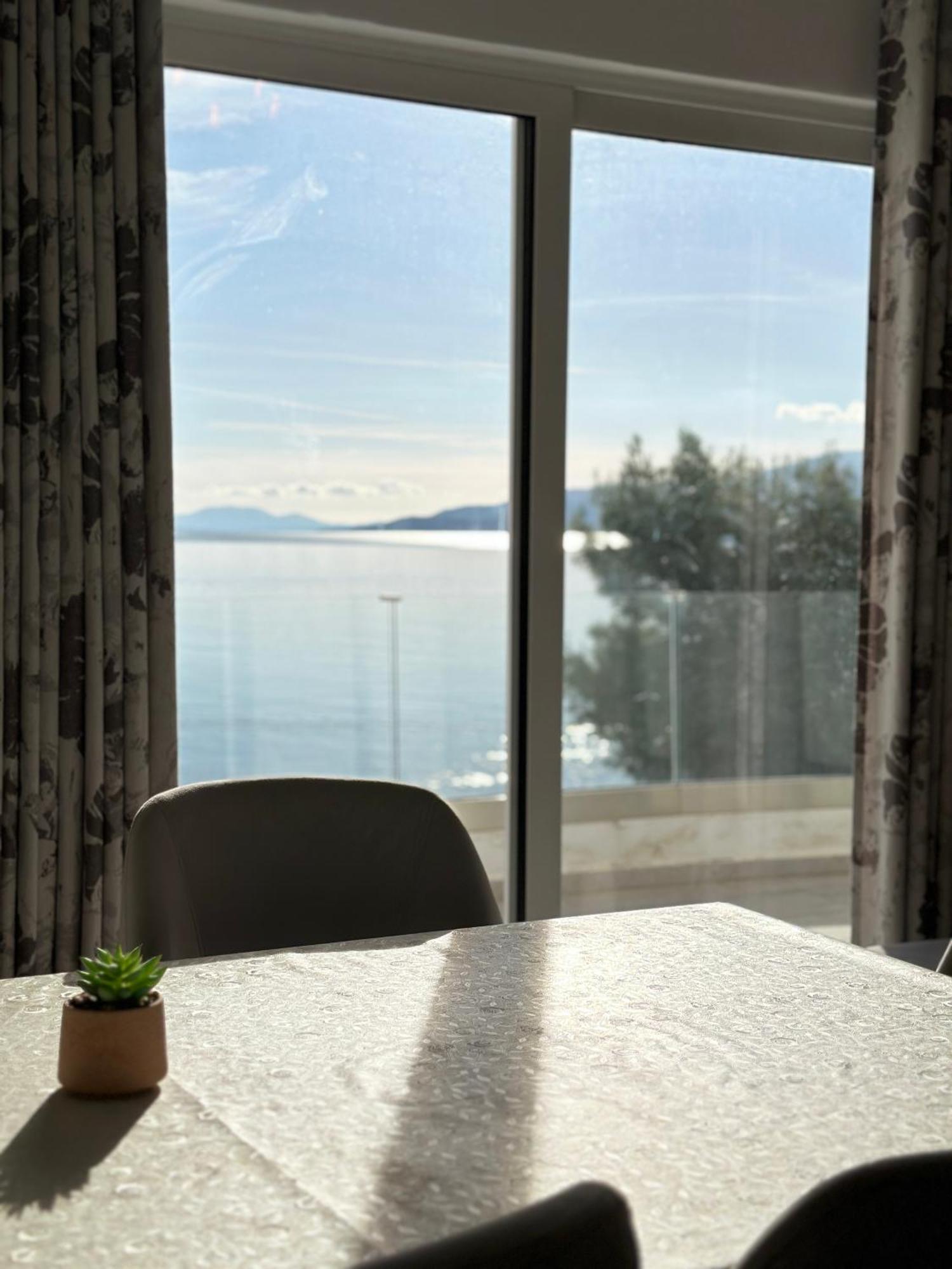 The Hill Sea View Apartment Sarandë Eksteriør bilde